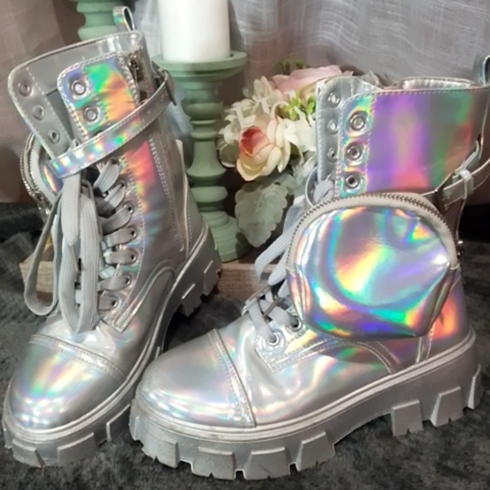 Holografic combat boots size 6